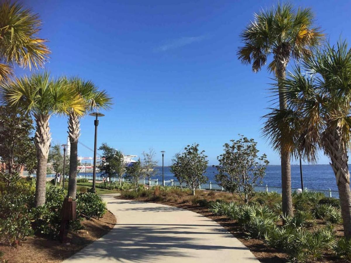 Walk To Downtown Seafood Market Bay Views Pensacola Luaran gambar